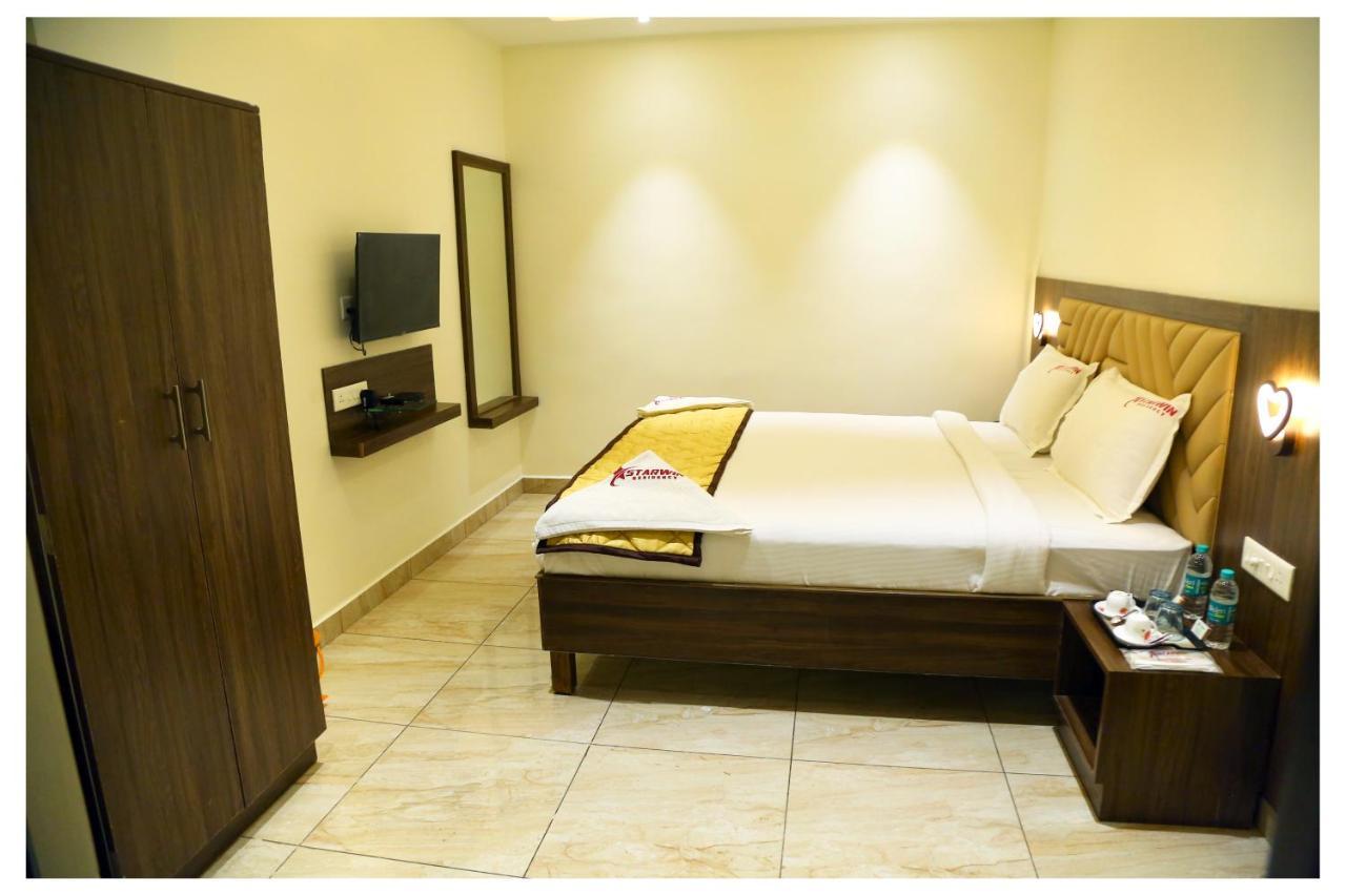 ラーマナータプラム Starwin Residencyヴィラ エクステリア 写真