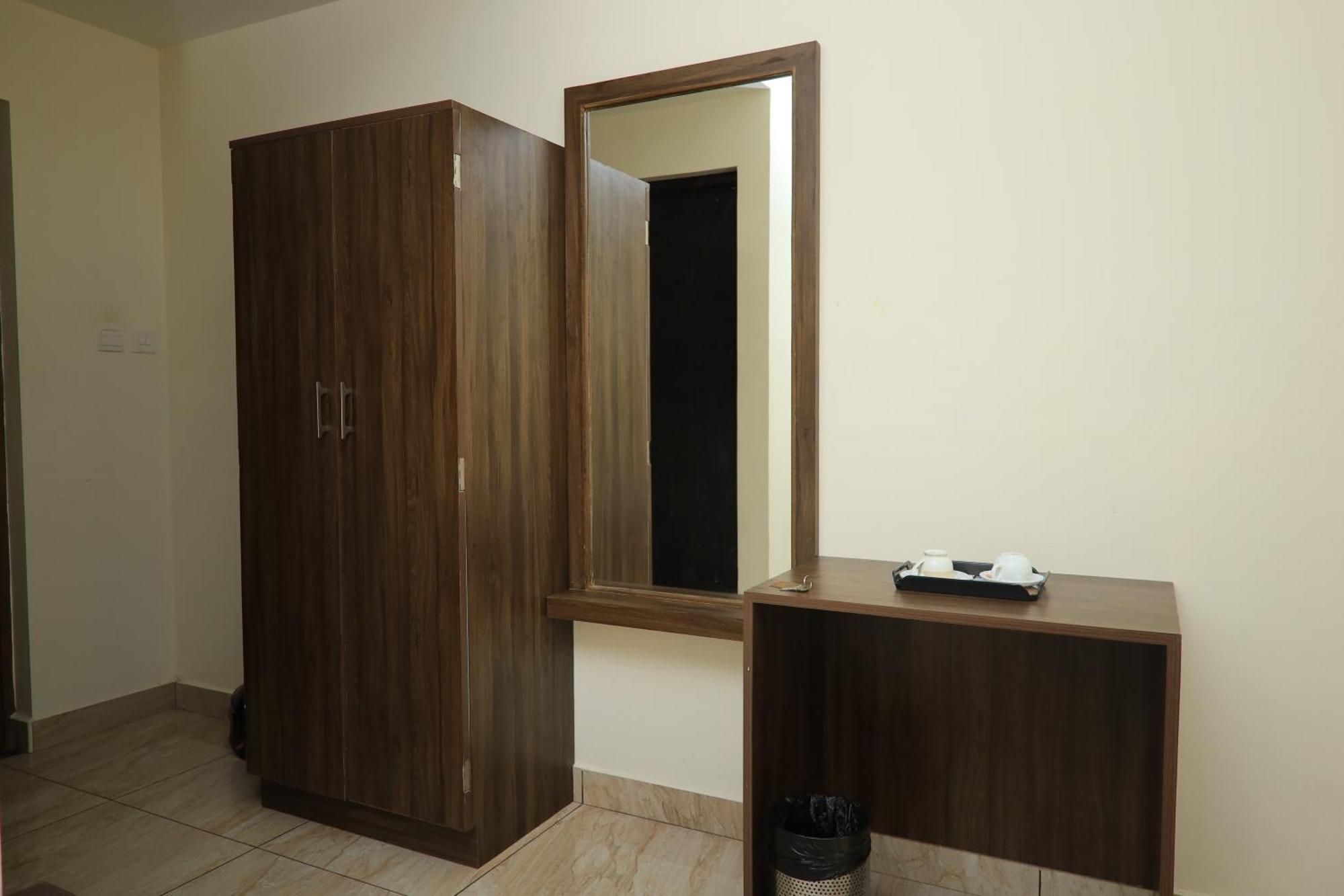 ラーマナータプラム Starwin Residencyヴィラ エクステリア 写真